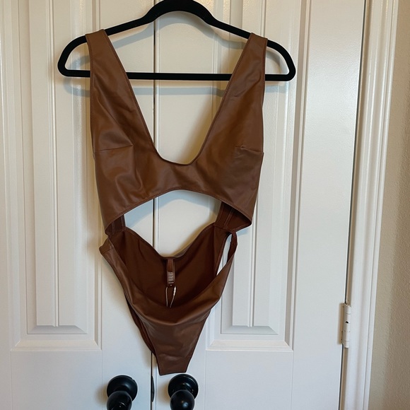 SKIMS Tops - NWT SKIMS bodysuit